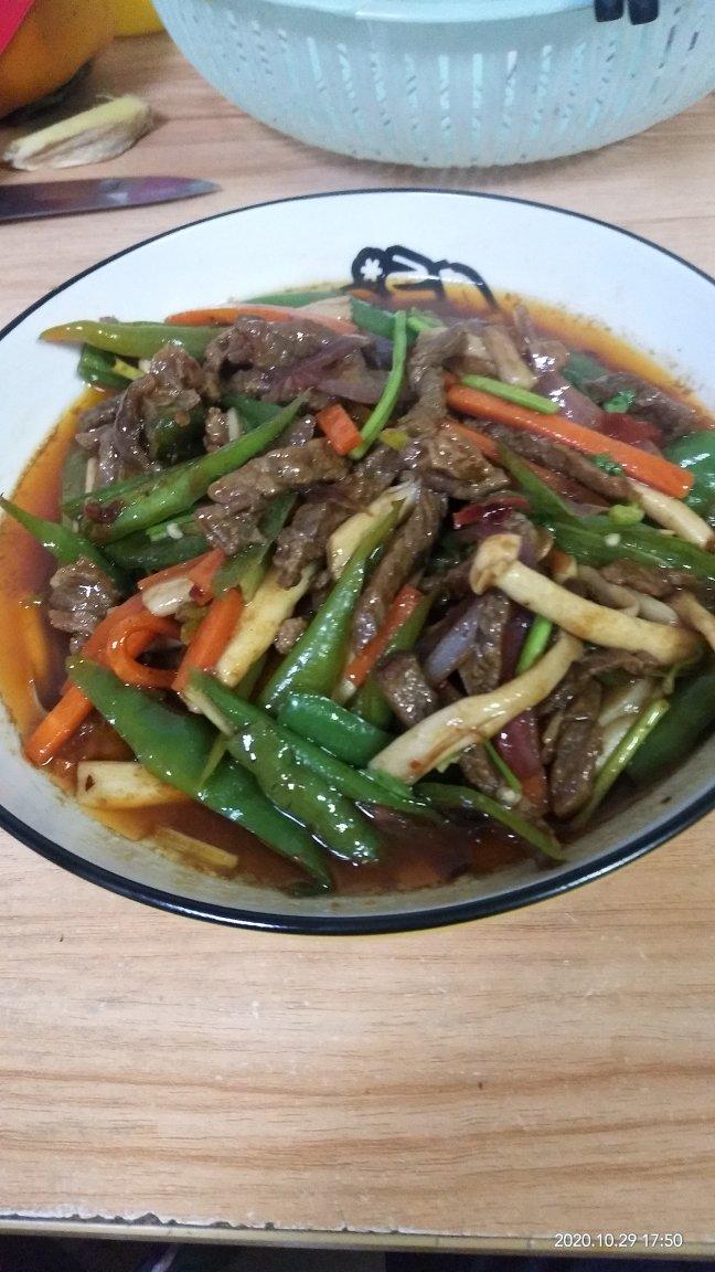 牛肉丝炒茶树菇