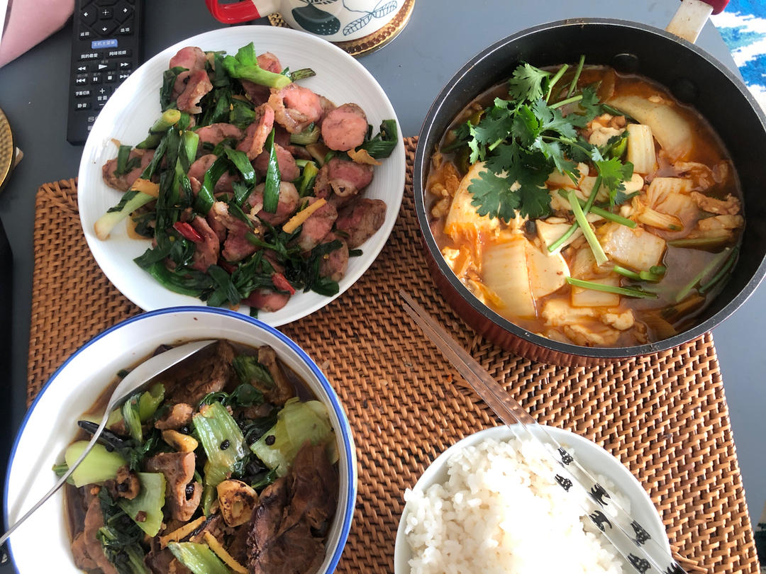 蒜叶炒香肠