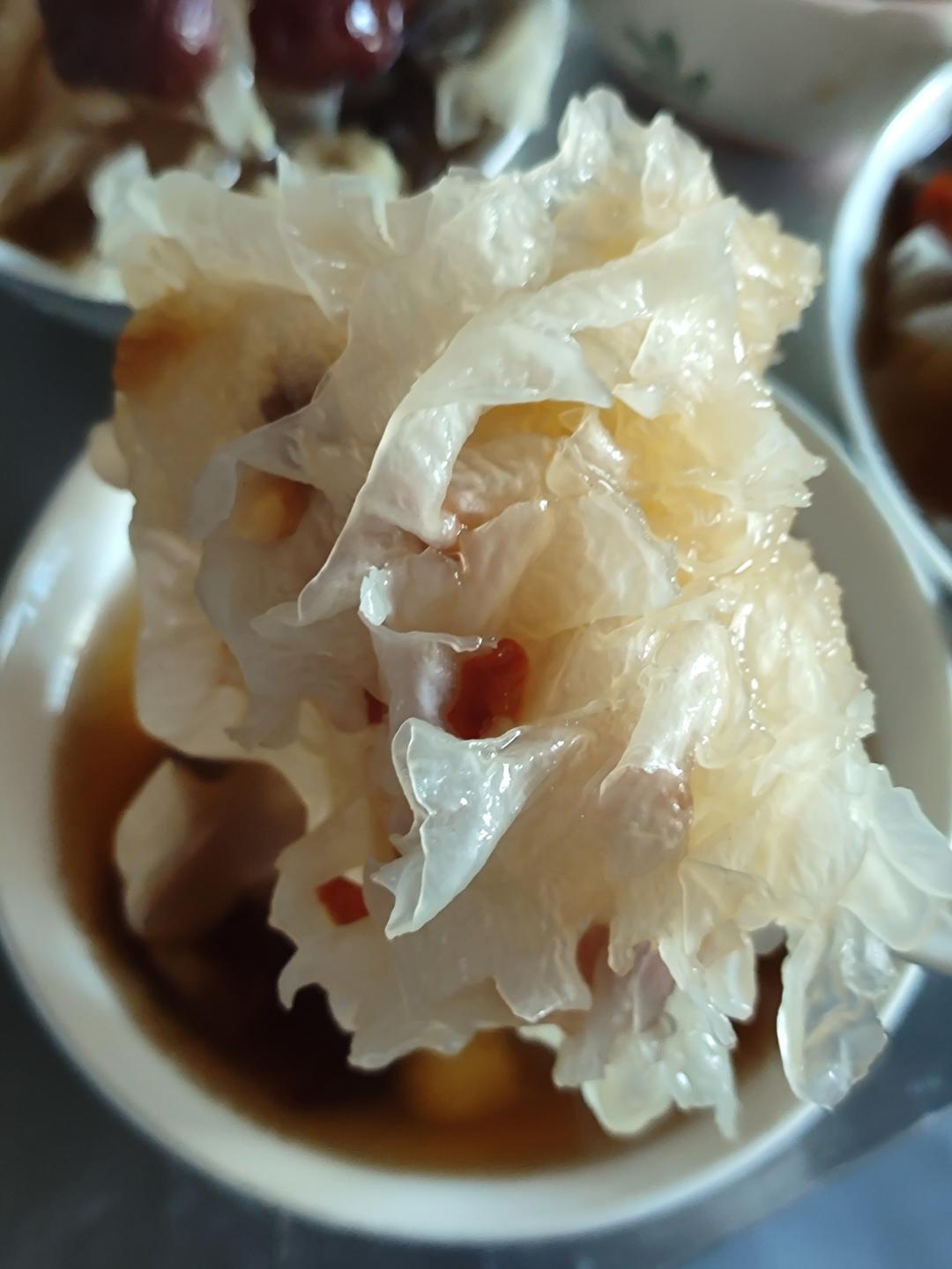 红枣莲子白木耳汤