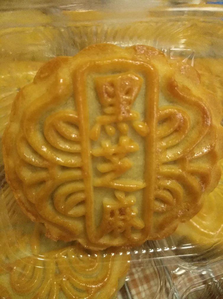 黑芝麻蛋黄月饼