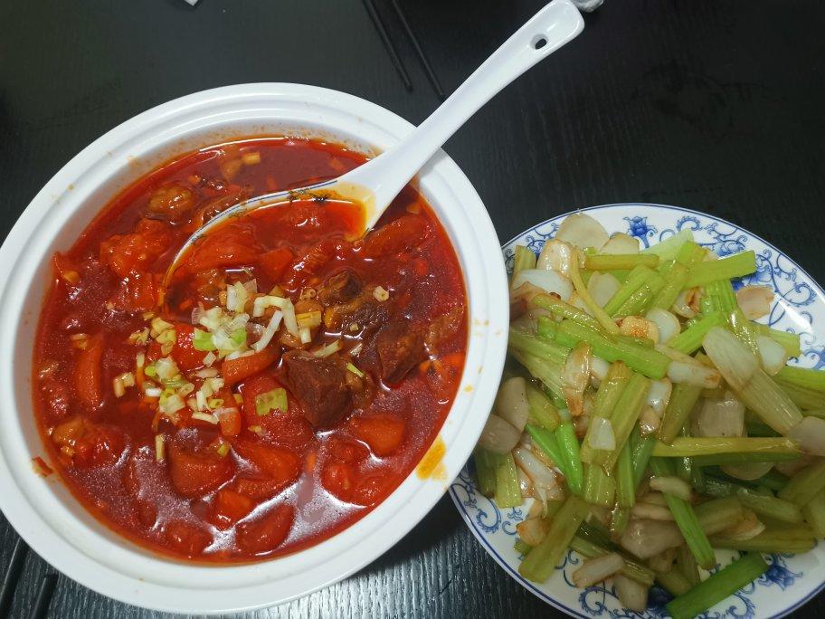 西红柿炖牛腩（附赠五星级酒店番茄味火锅底料做法）
