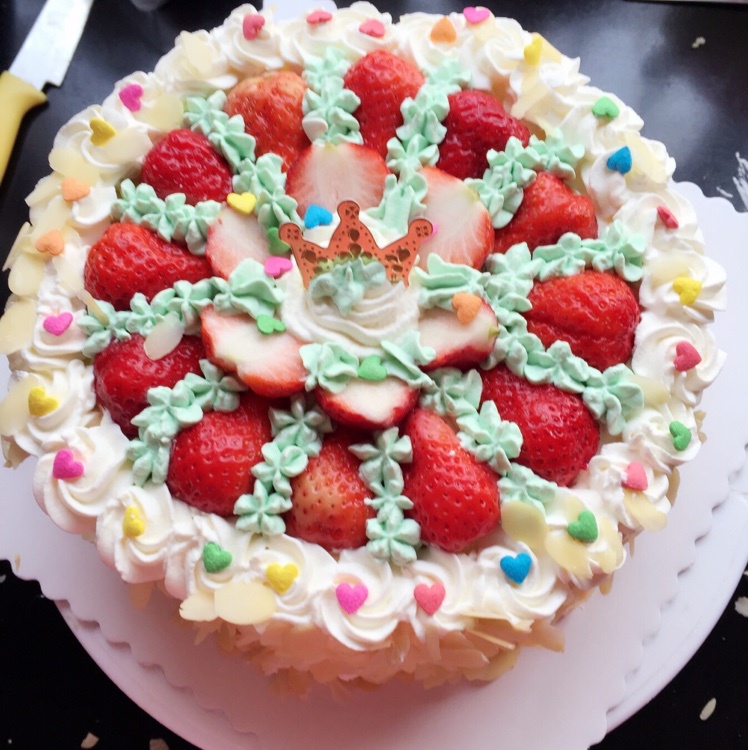 草莓生日蛋糕