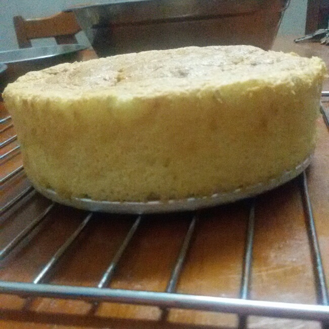 超简单完美戚风蛋糕（6寸2蛋）附打发、翻拌、脱模视频