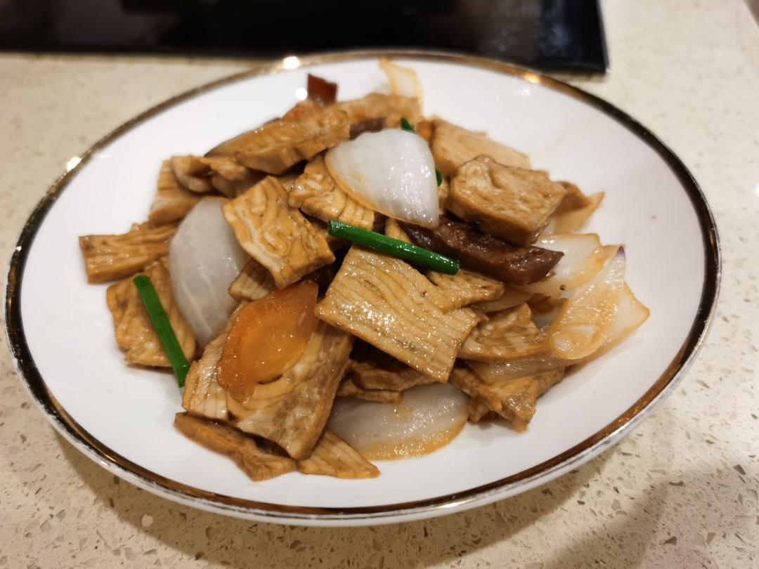 家常小炒~洋葱🌰素鸡