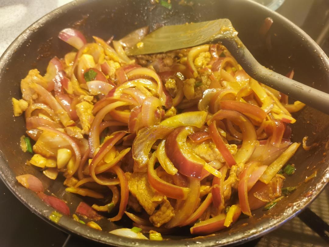 洋葱爆孜然牛肉