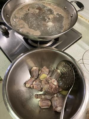肉烂骨酥 堪比西安回民街清真美食--穆萨牛尾砂锅的做法 步骤1