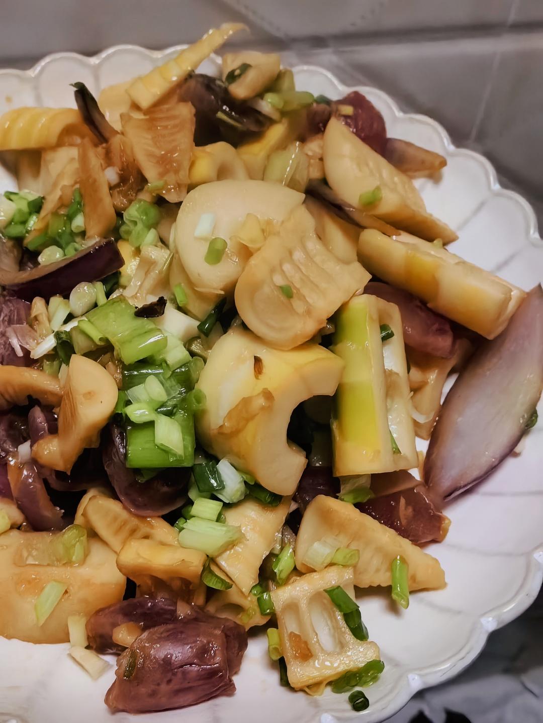 嫩脆爽口的腊肠炒雷笋（春笋）