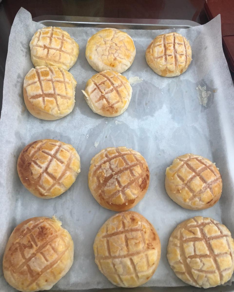 好吃到炸裂的港式菠萝包（附带制作酥皮的小视频）
