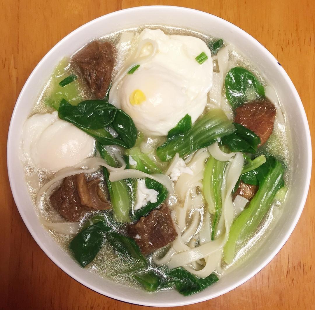 游泳的蝴蝶做的青菜鸡蛋汤面