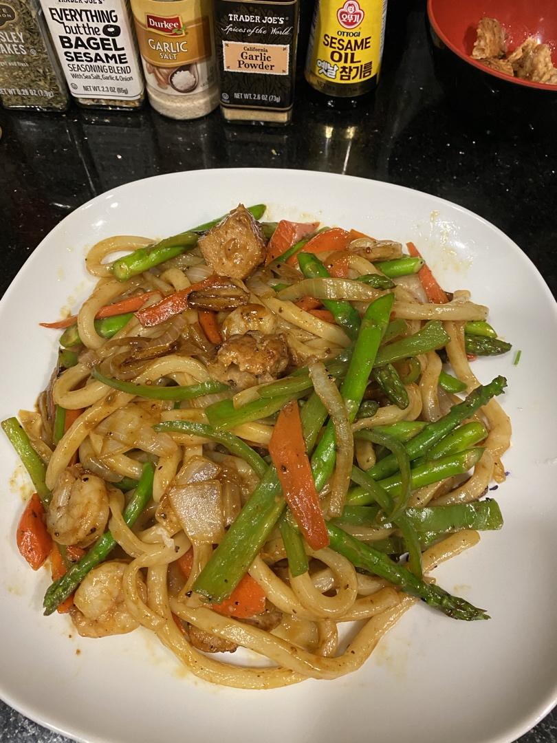 黑胡椒炒乌冬面