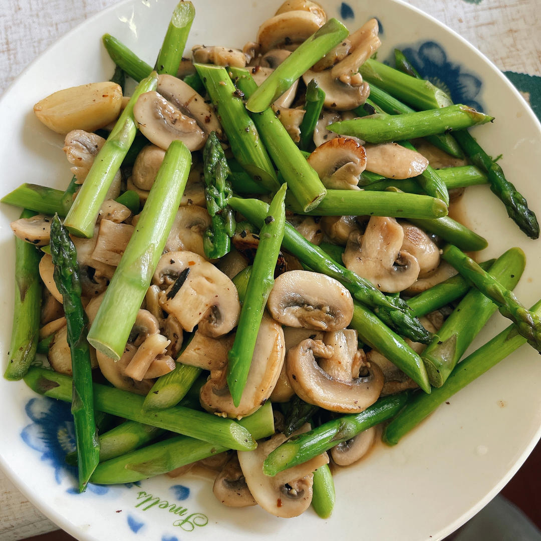 口蘑炒芦笋