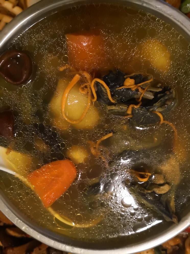 虫草花乌鸡汤的做法