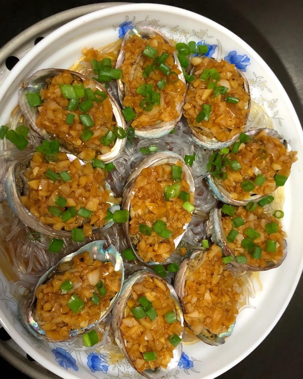 tomiko做的蒜蓉粉丝蒸鲍鱼