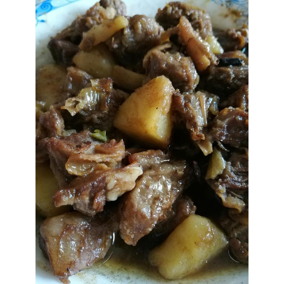 红烧土豆牛腩