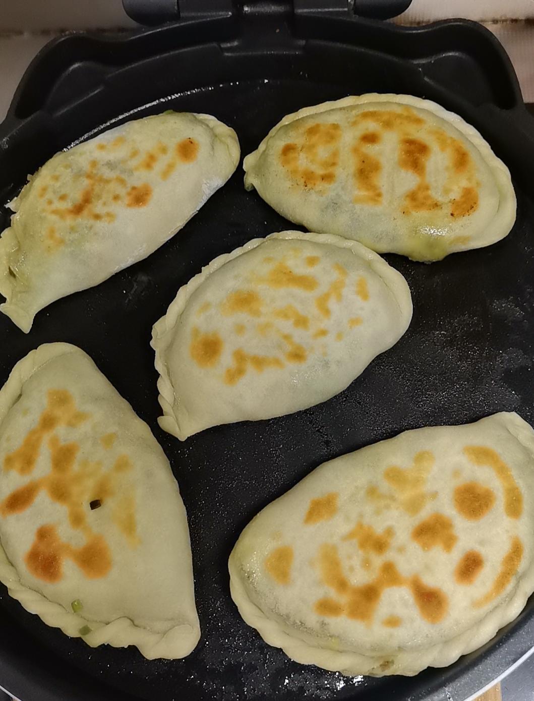 韭菜盒子（烫面）凉了也很软