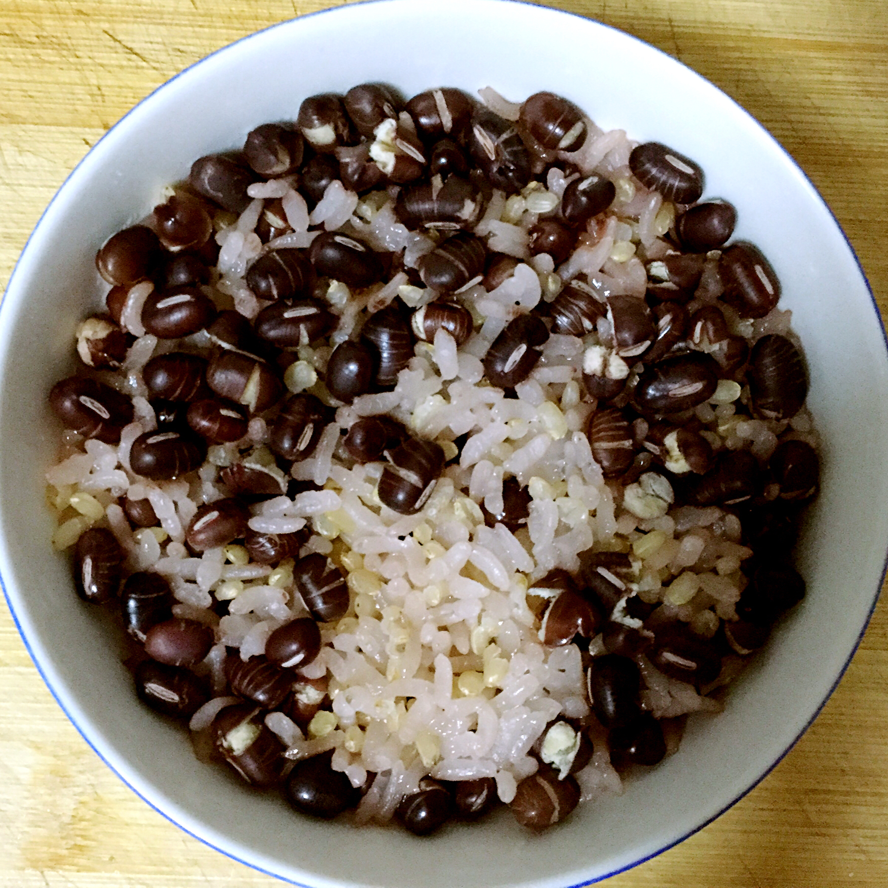 小蚂蚁要次肉做的红豆饭