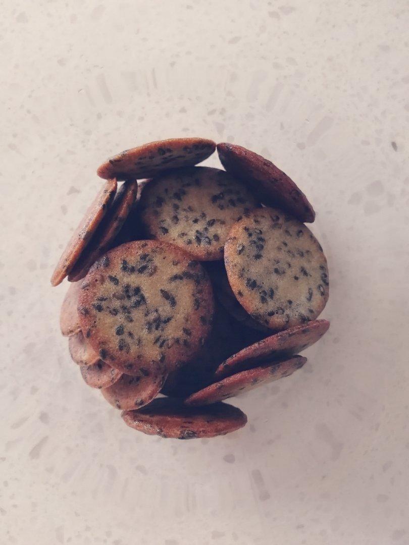 小时候的味道 — 芝麻鸡蛋薄脆饼干