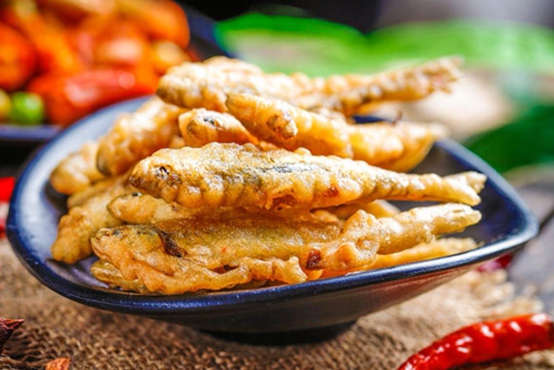 炸鱼或炸小虾凉菜煎燕鱼的做法