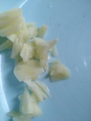 豆角杏鲍菇的做法 步骤2