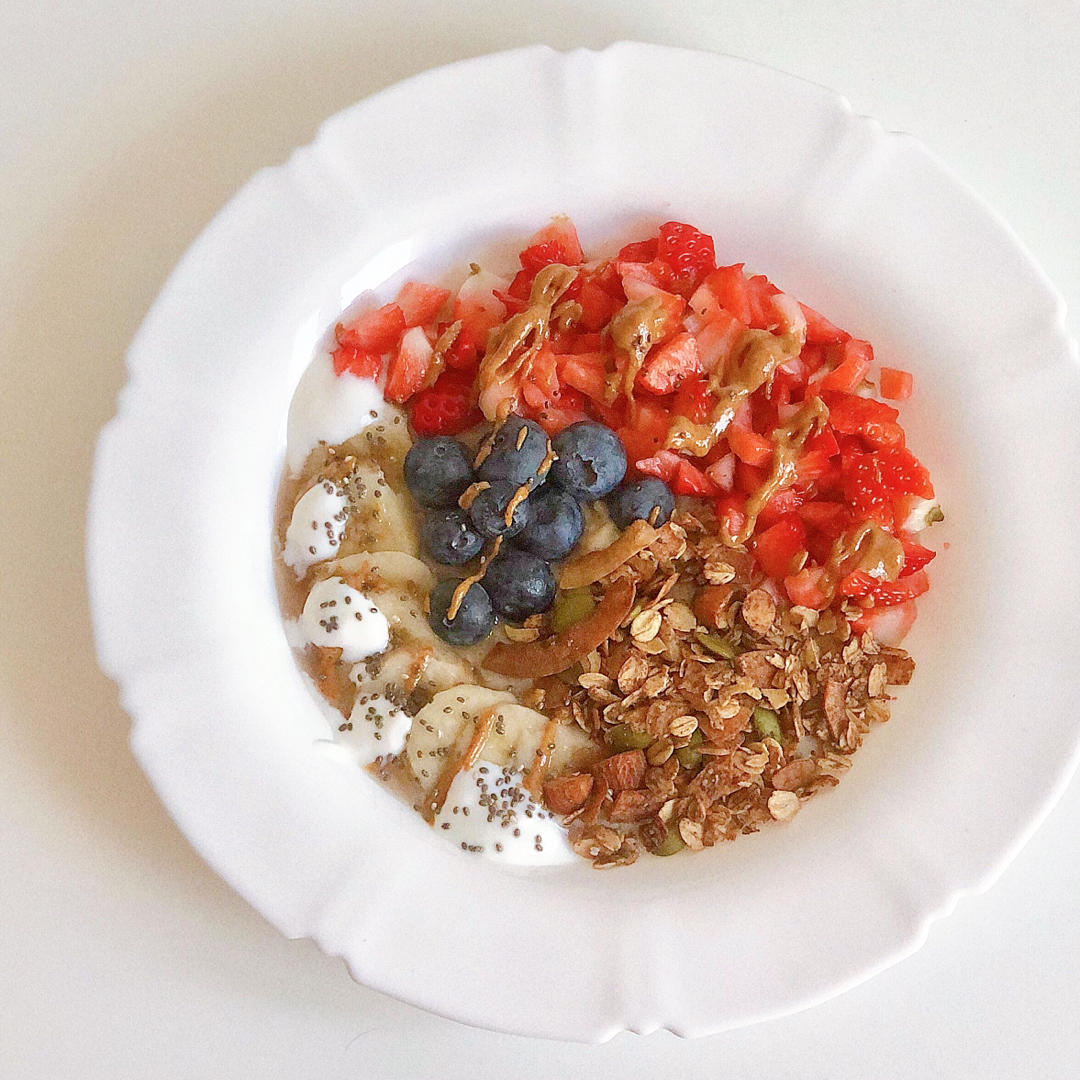 椰子香蕉巧克力热燕麦碗