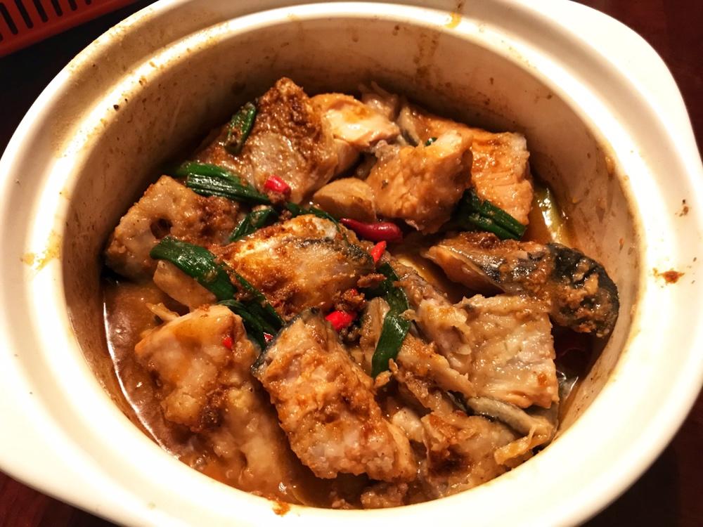 啫啫三文鱼头煲