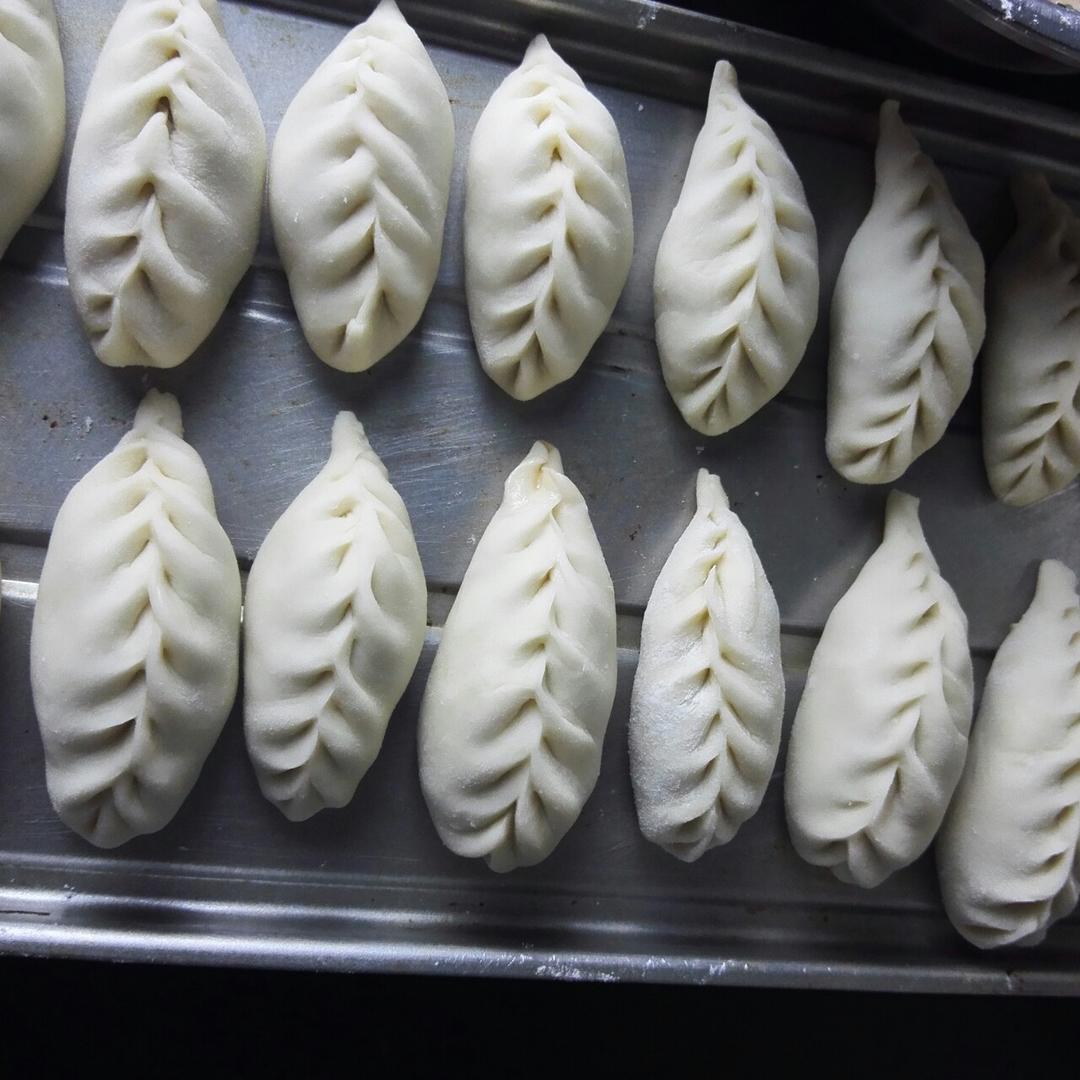 韭菜猪肉饺子(最简单最好吃又最多汁的饺子)