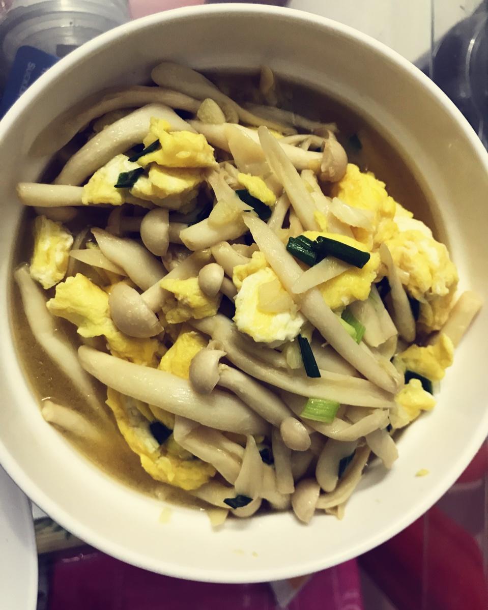 海鲜菇炒鸡蛋
