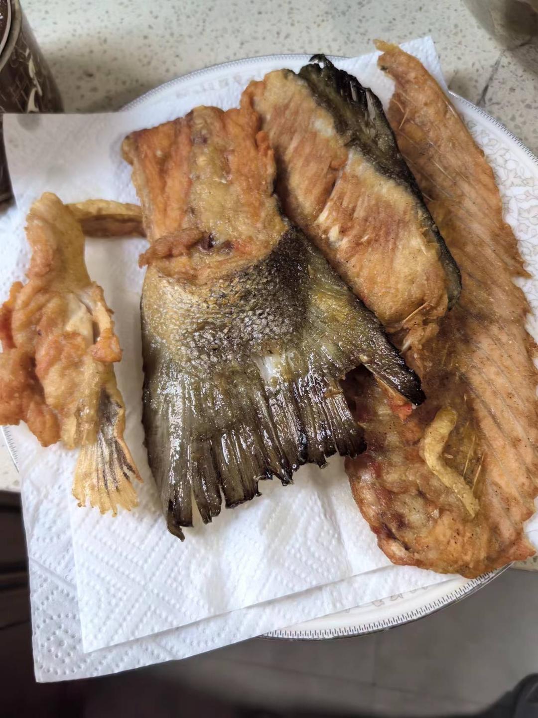 炸三文鱼骨皮