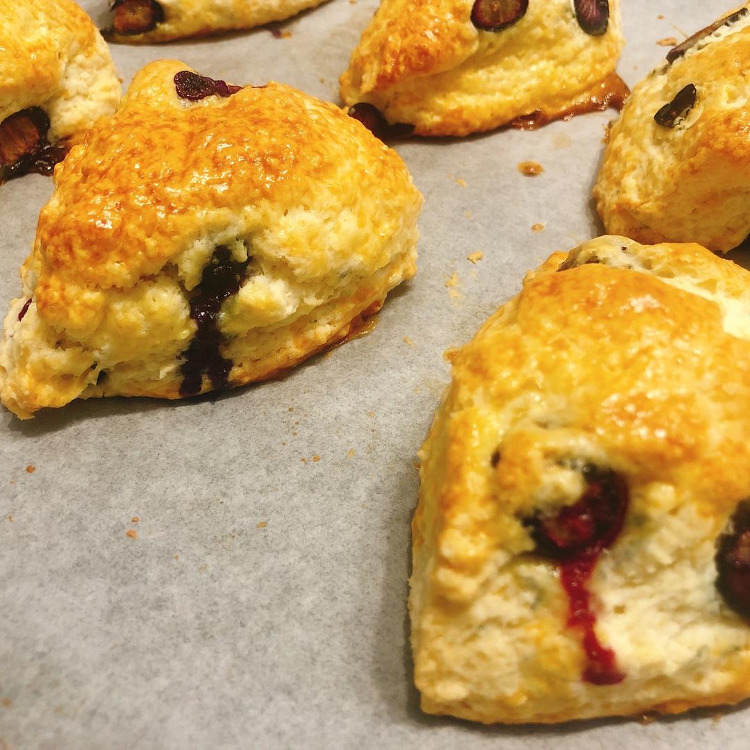 爆浆蓝莓司康Blueberry Explosion Scone