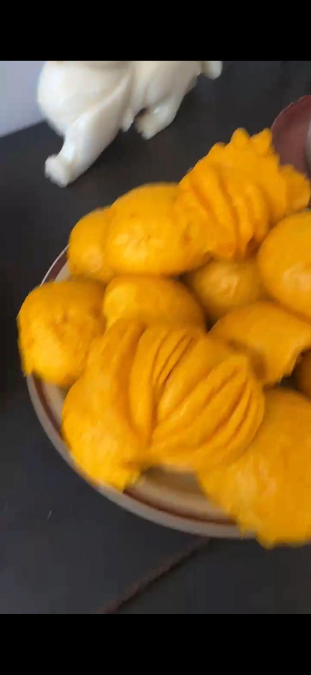 不加一滴水，松软香甜的南瓜馒头