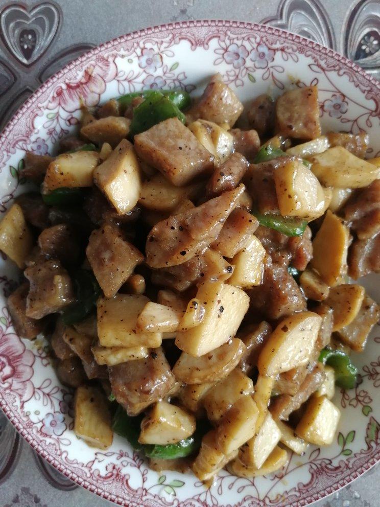 黑胡椒牛肉粒炒杏鲍菇