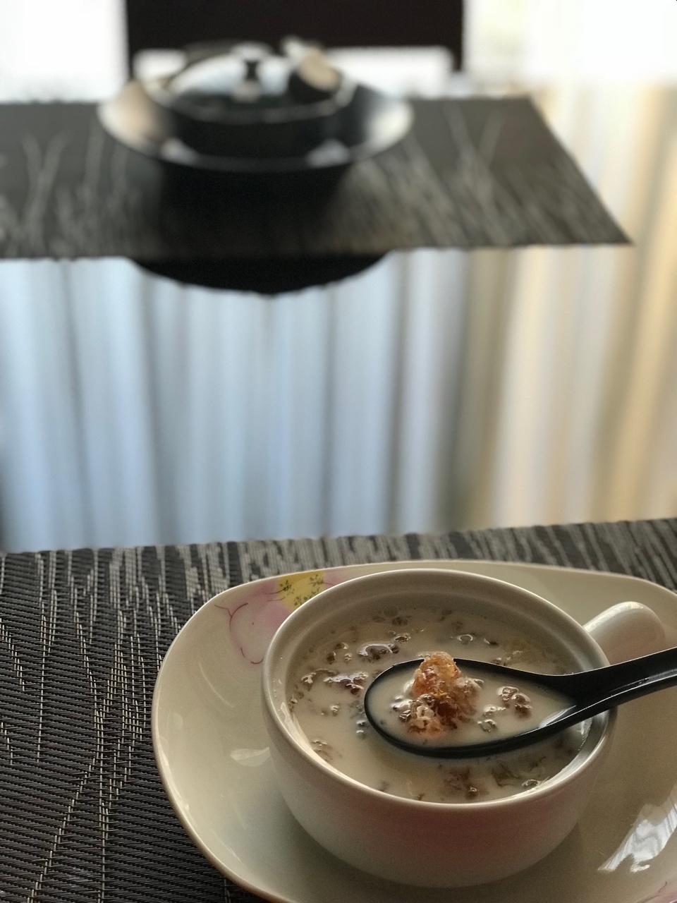 牛奶炖桃胶