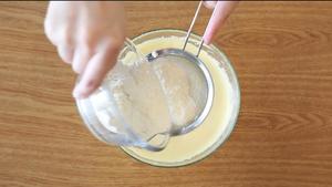 西屋特约之豆沙裱花海绵杯子蛋糕的做法 步骤4