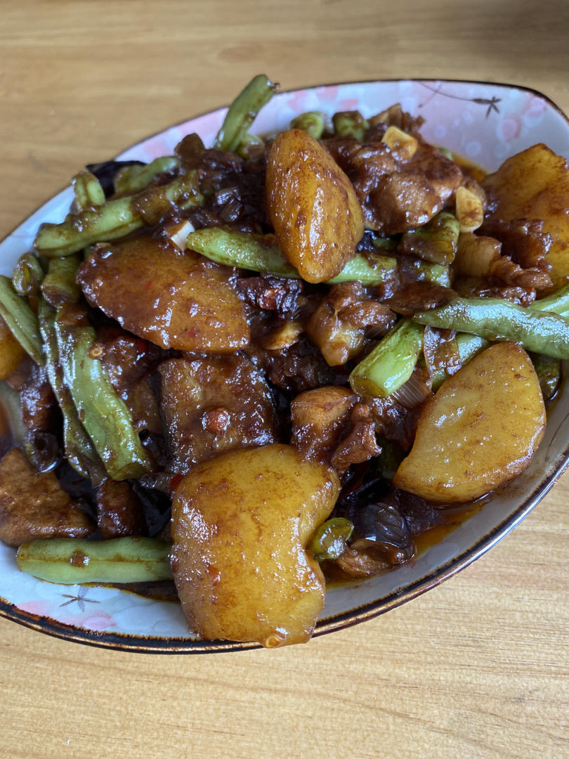 绝对正宗的东北土豆豆角炖五花肉