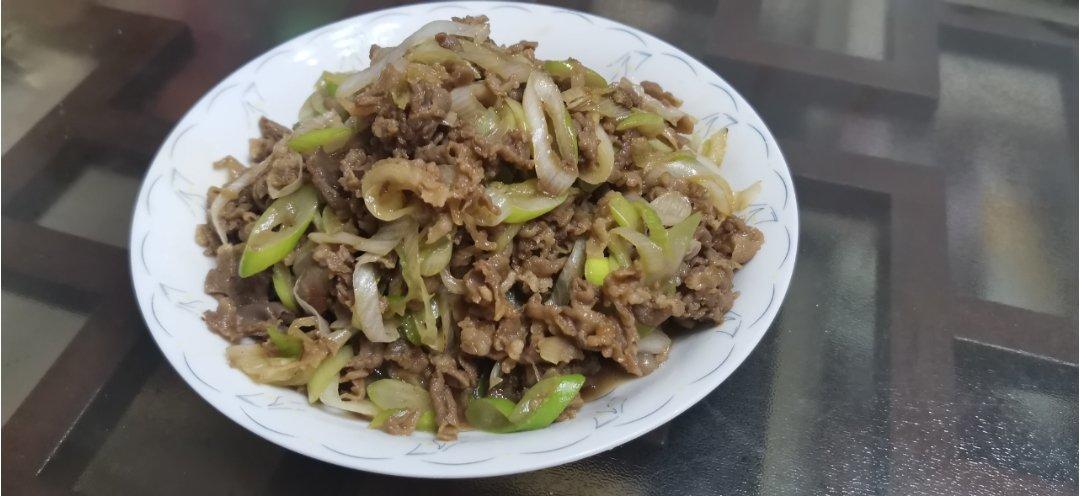 炒了20多年的葱爆羊肉