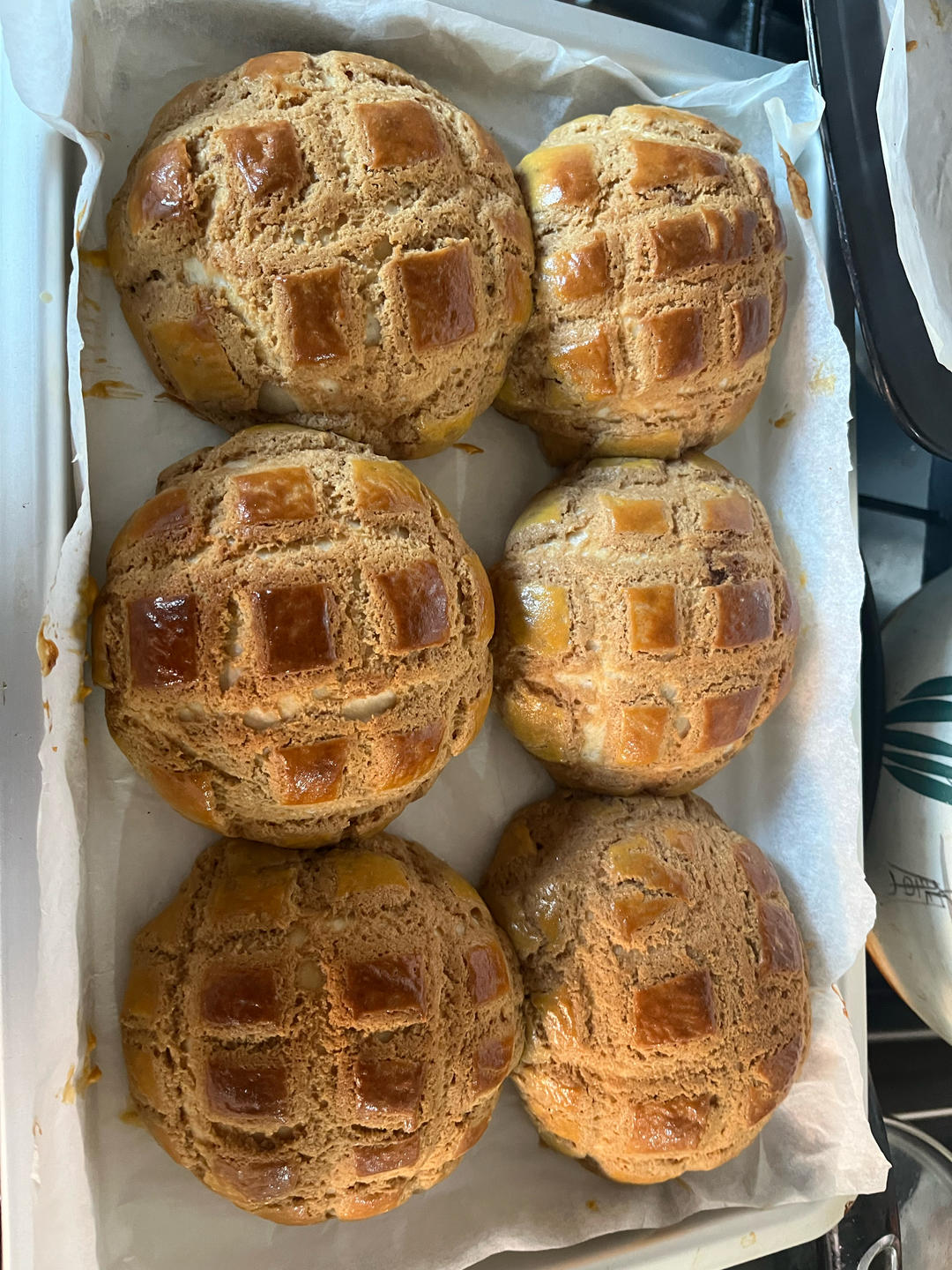 好吃到炸裂的港式菠萝包（附带制作酥皮的小视频）