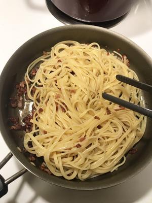Pasta Carbonara 简单的意式白汁意面的做法 步骤8