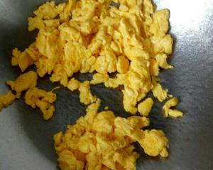 虾仁炒鸡蛋的做法 步骤5