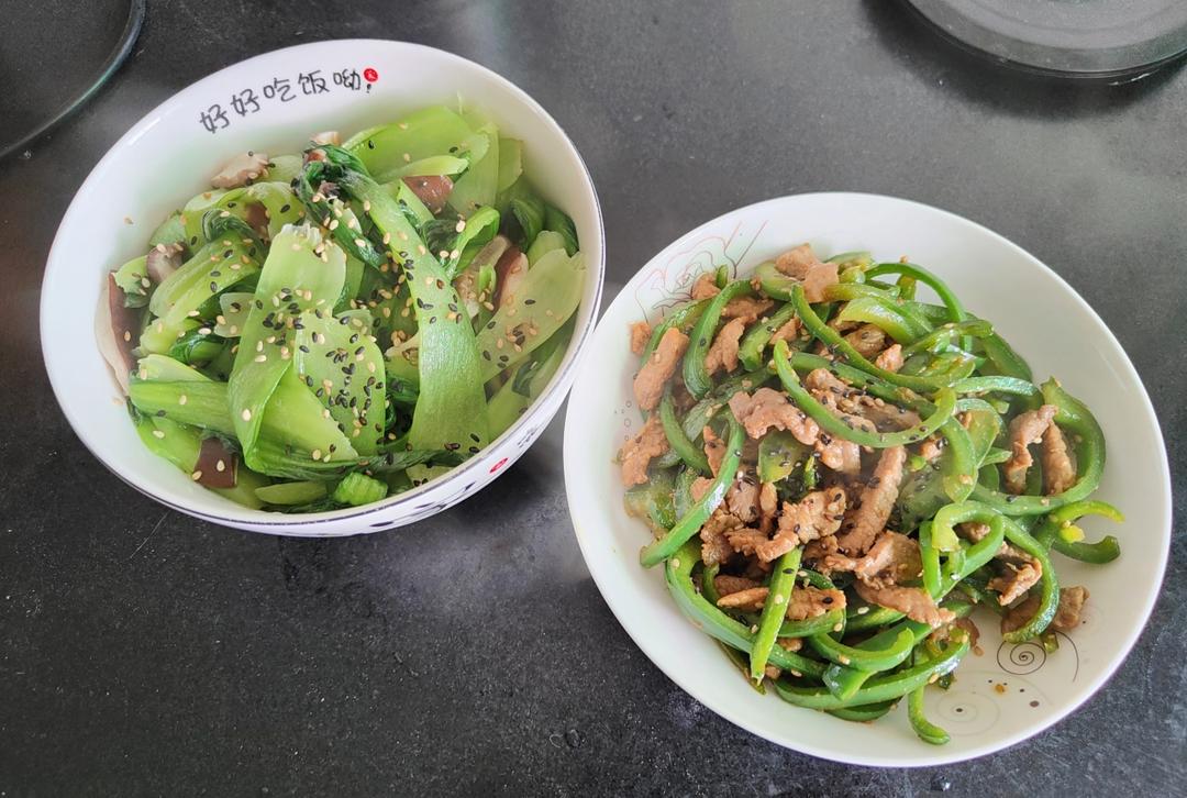 青椒肉丝，这样炒太好吃了。