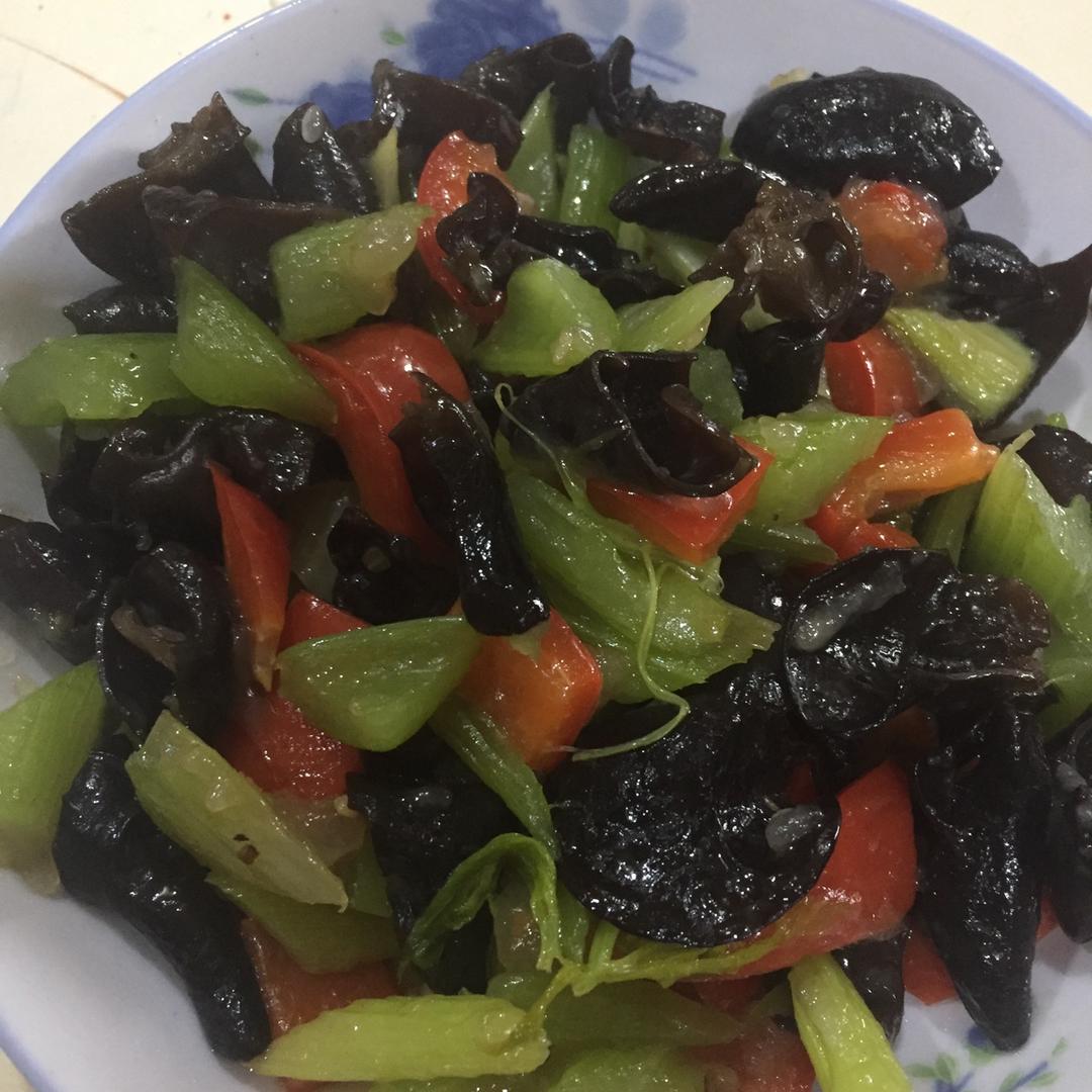 木耳山药炒西芹