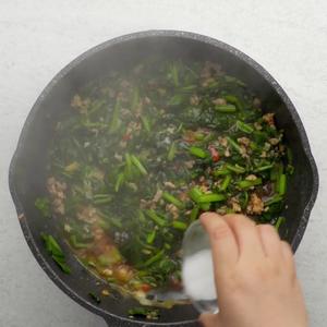 肉末炒菠菜的做法 步骤3