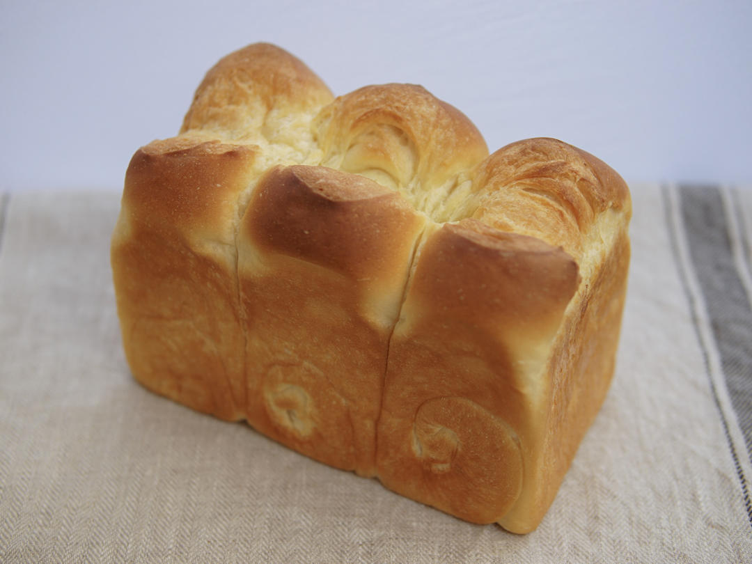 鲜奶液种超熟吐司