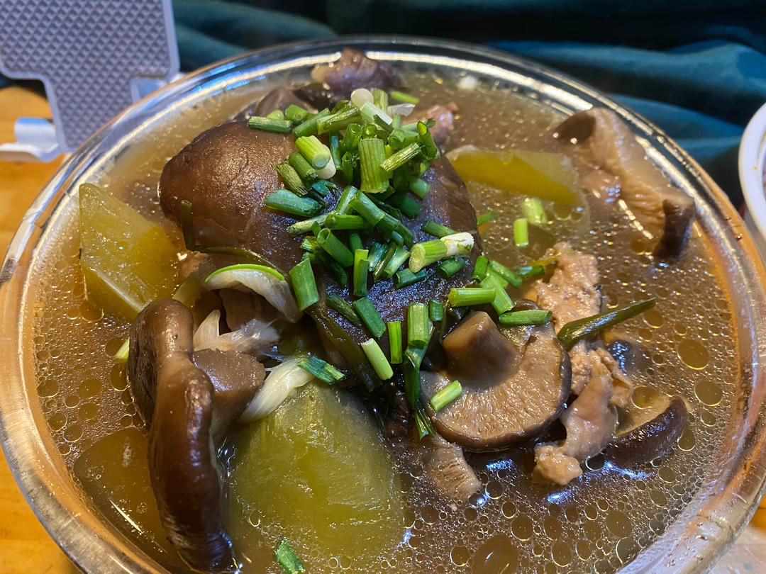 奶奶教的鲜香肥美香菇炖鸡汤