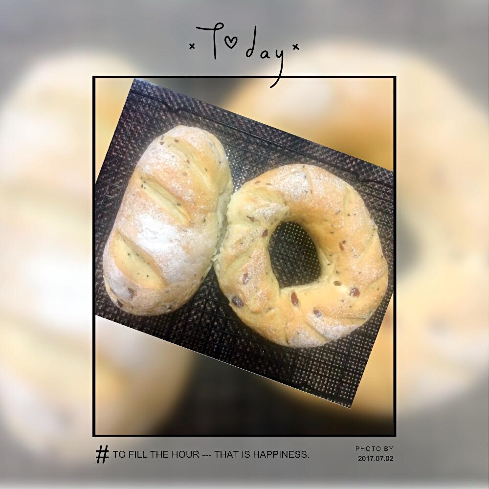 超好吃的黑芝麻蔓越莓吐司