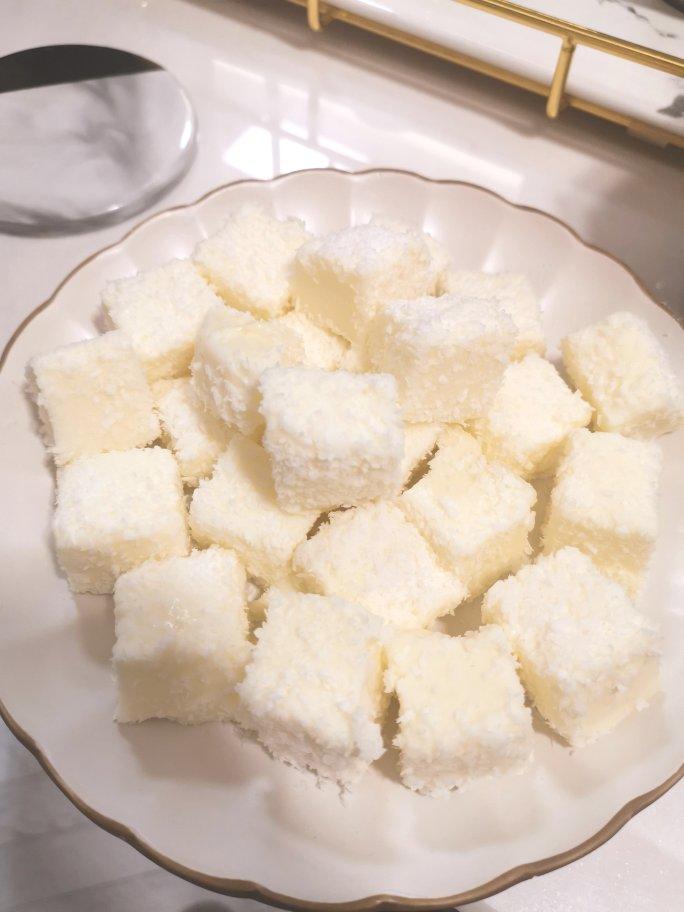 椰蓉牛奶小方