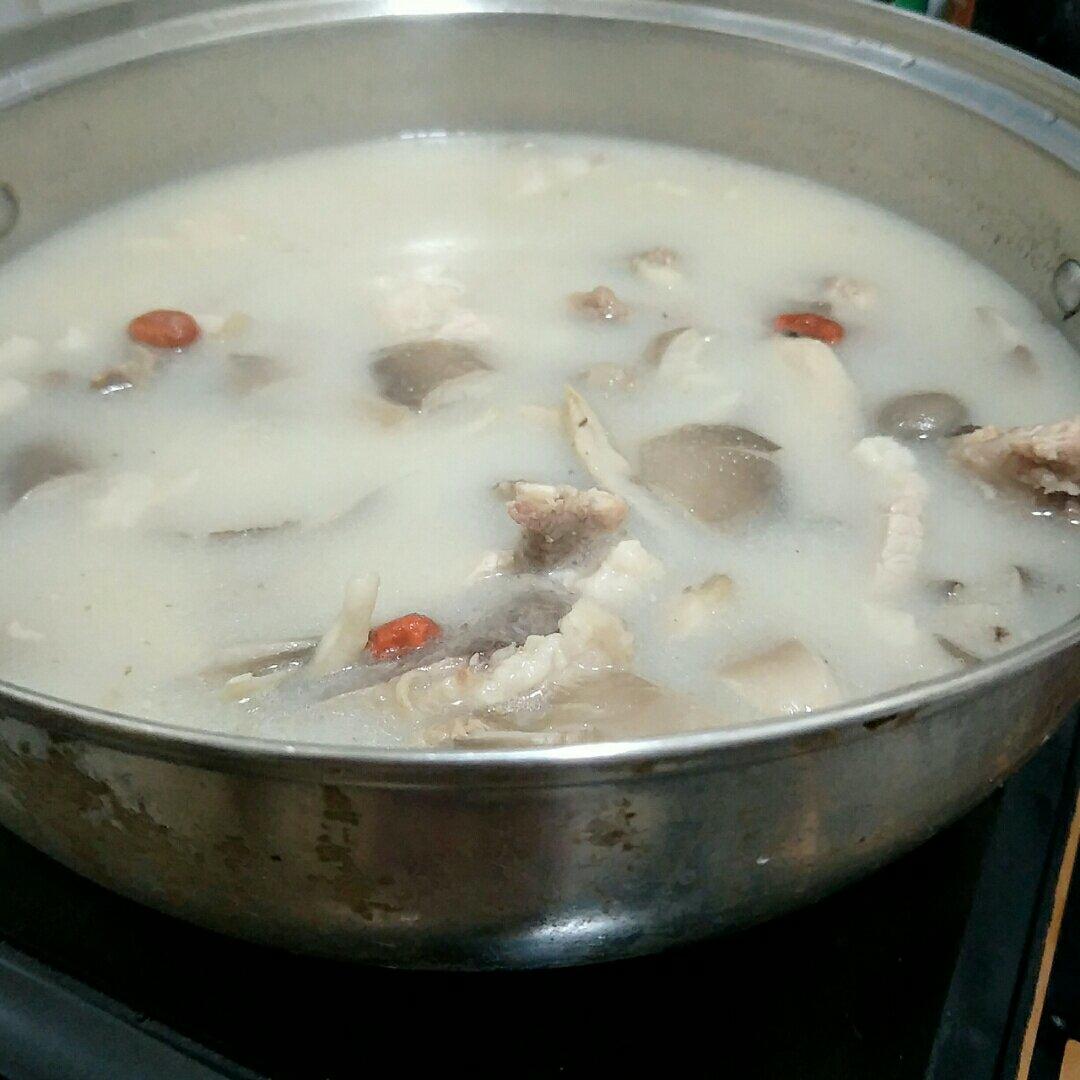 奶香筒骨煲