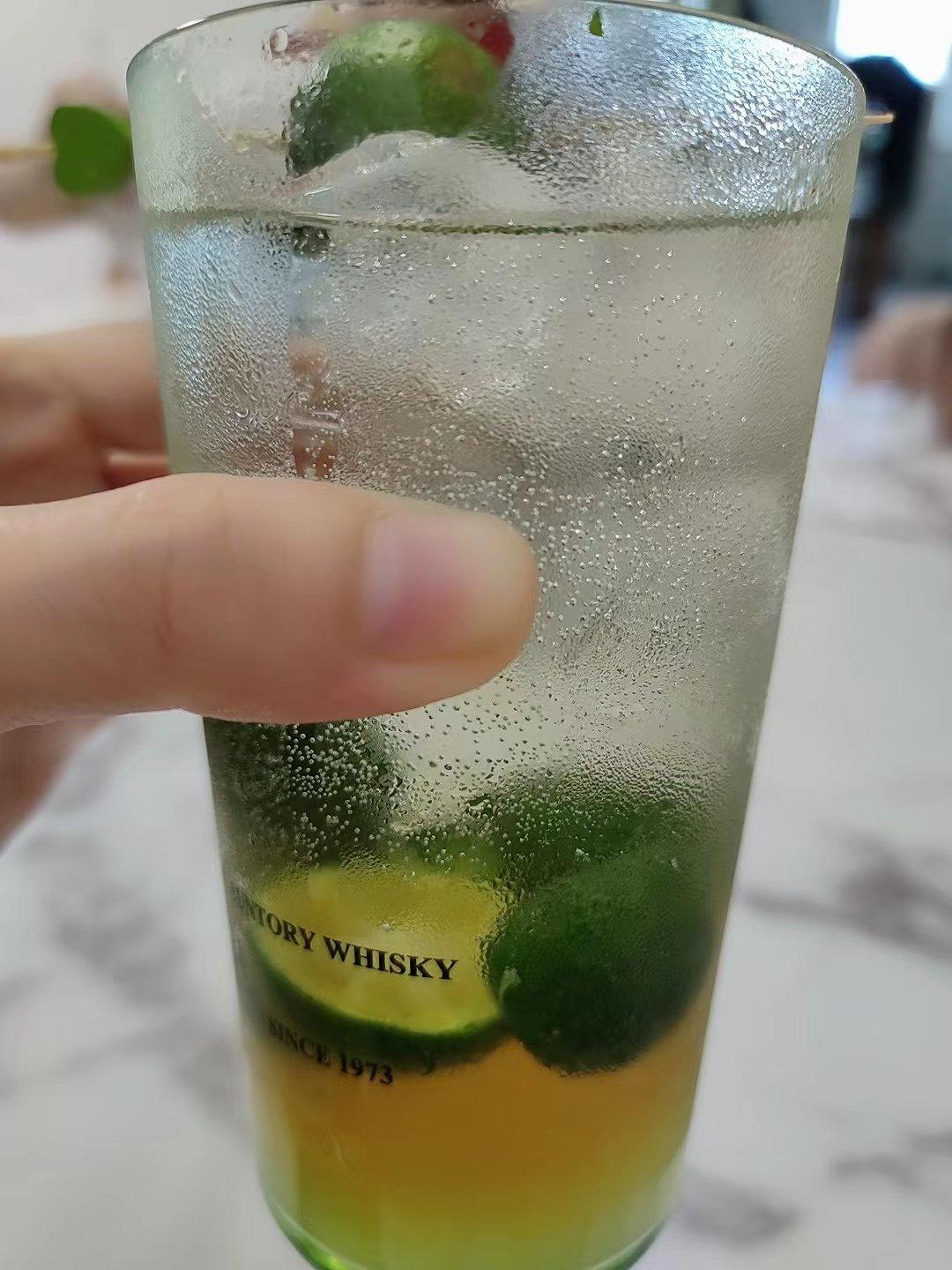 调了杯话梅玫瑰咖啡，给你们端午节解解腻~