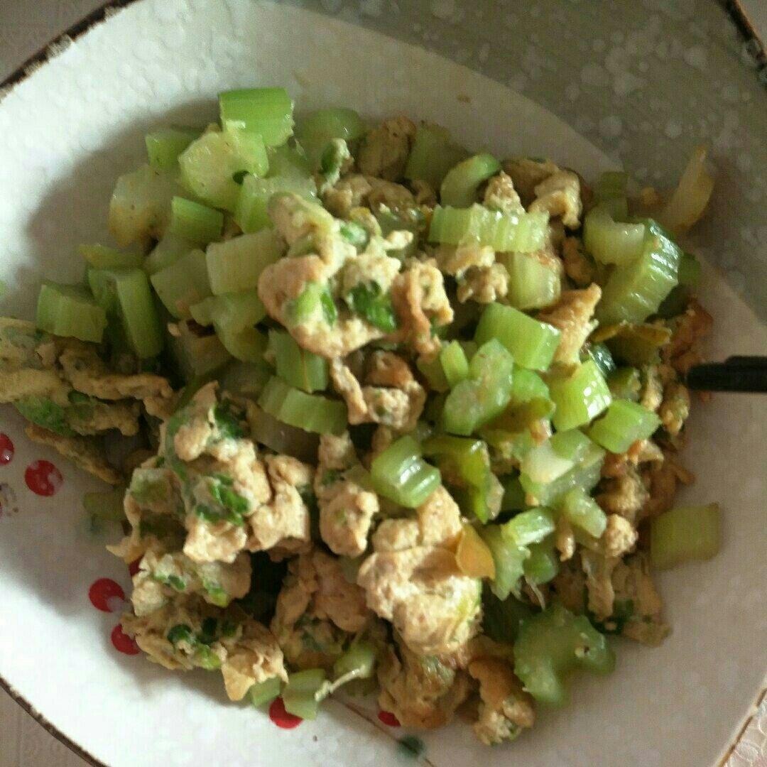 芹菜炒鸡蛋