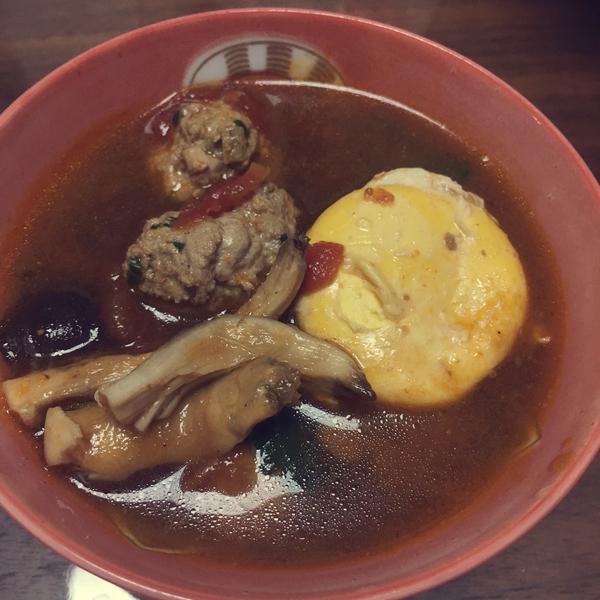 西红柿蘑菇丸子汤