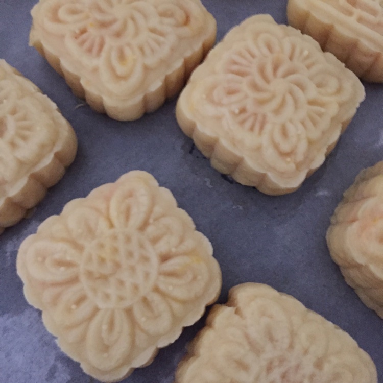 咸甜的味道刚刚好：港式金沙奶黄月饼（含金沙馅做法）